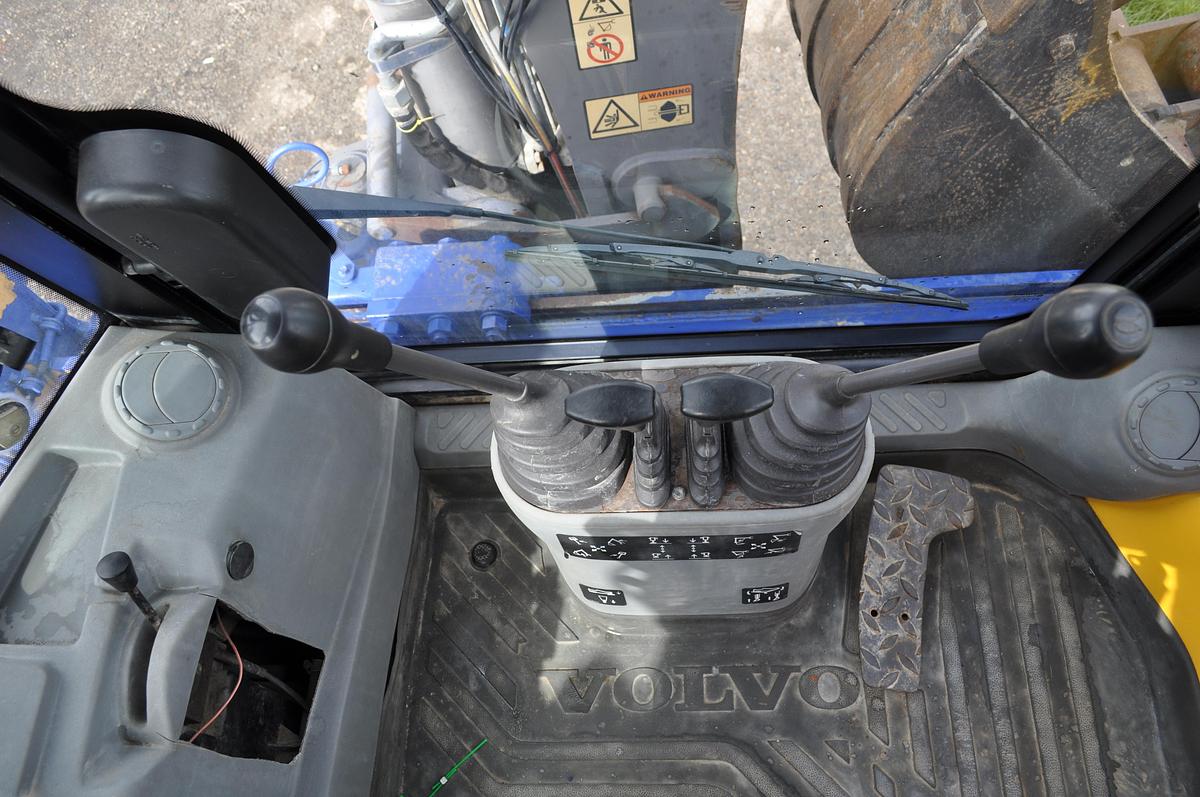 Used 2005 VOLVO BL71