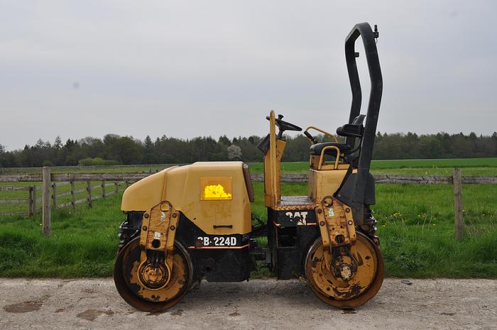Used CAT CB-224D