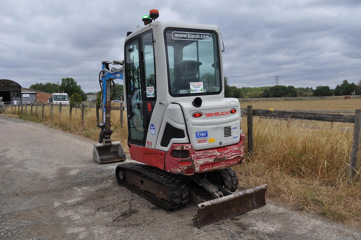 Used 2019 TAKEUCHI TB225