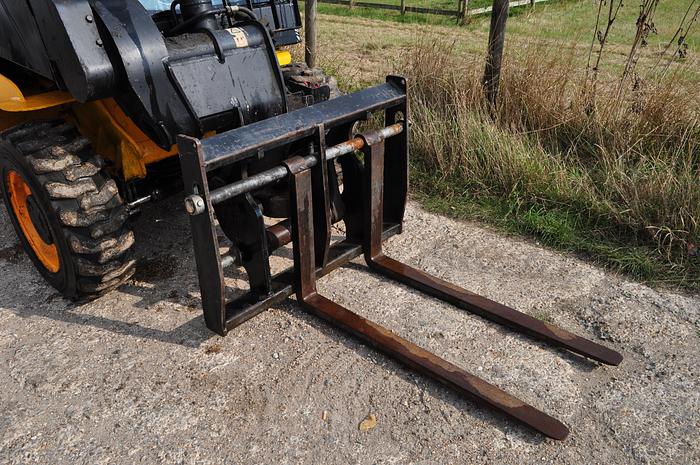Used JCB 520-40