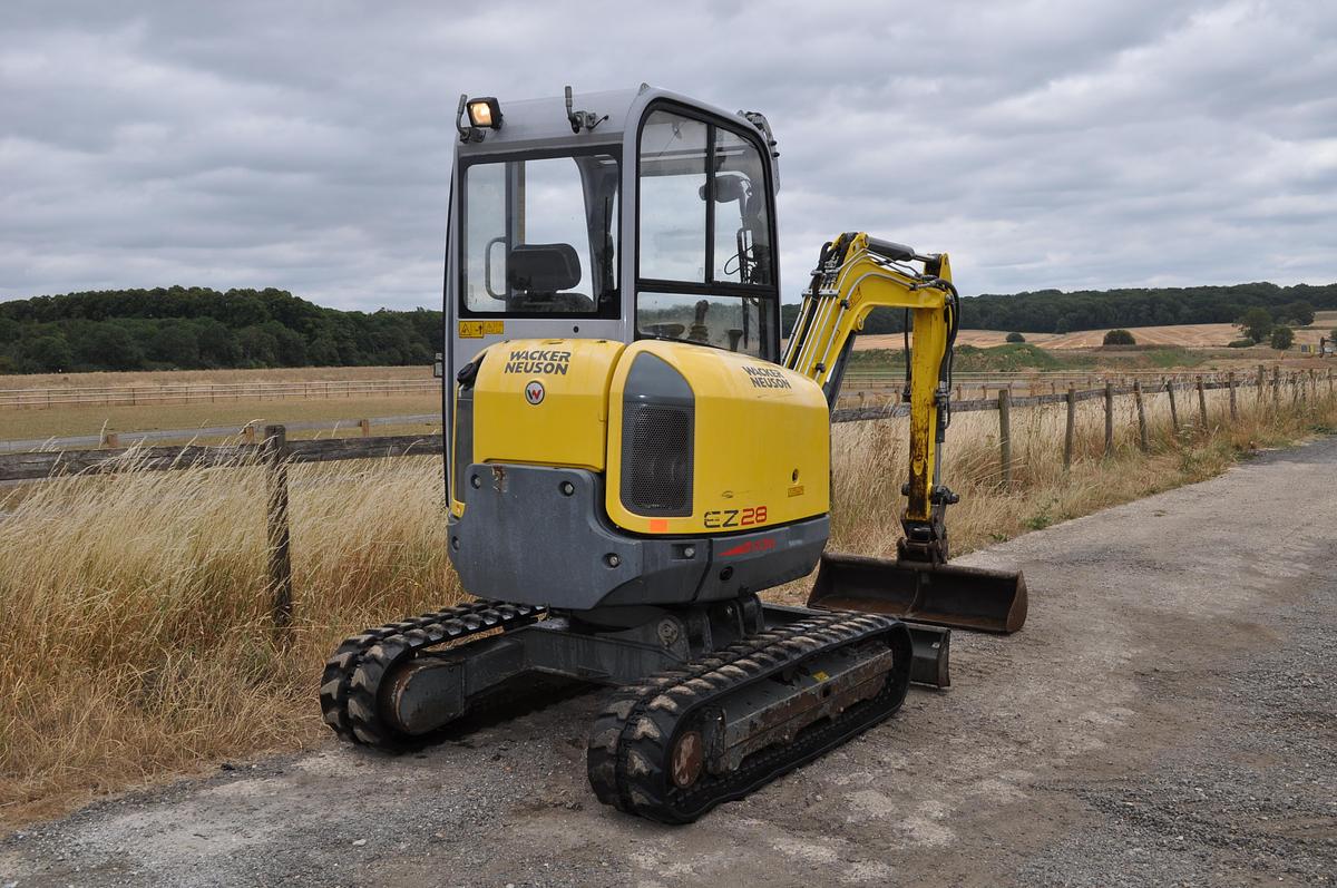 Used 2017 WACKER NEUSON EZ28 W/ TILTING CAB