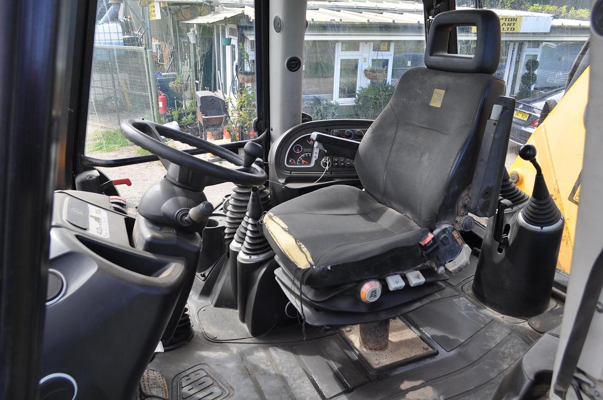 Used 2011 JCB 3CX SM