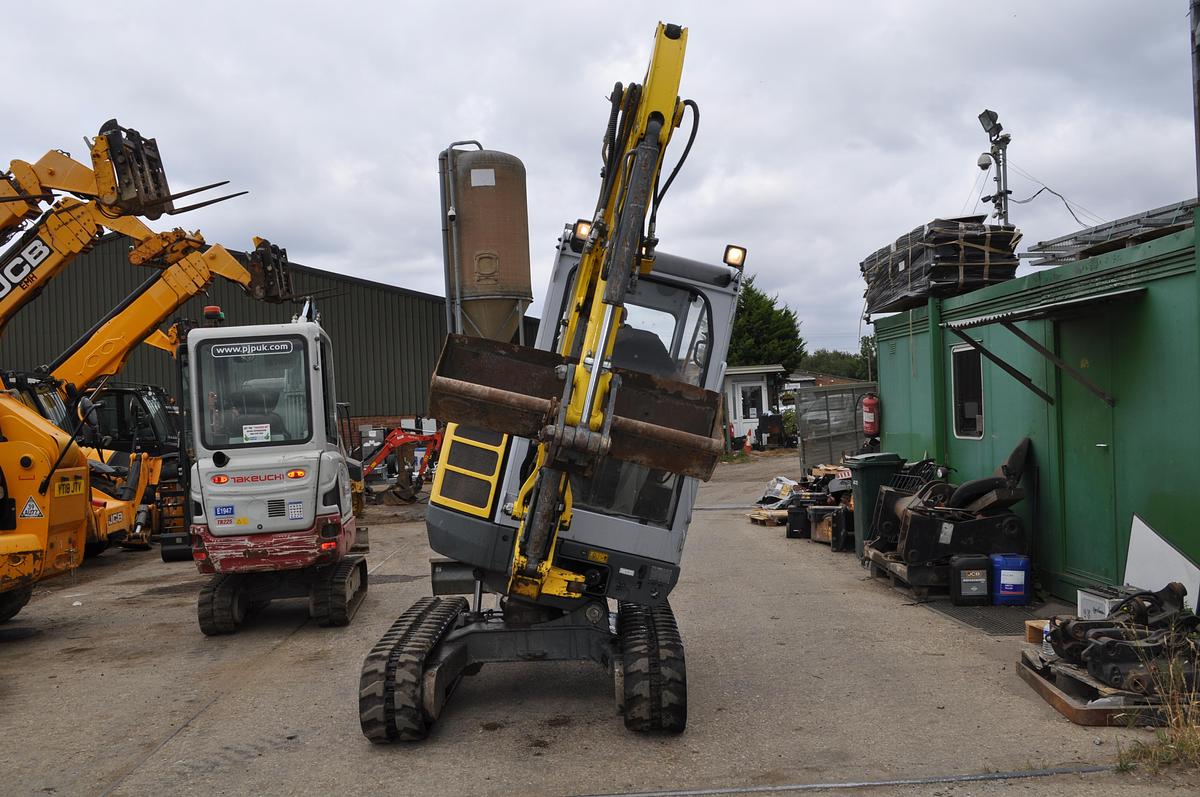 Used 2017 WACKER NEUSON EZ28 W/ TILTING CAB
