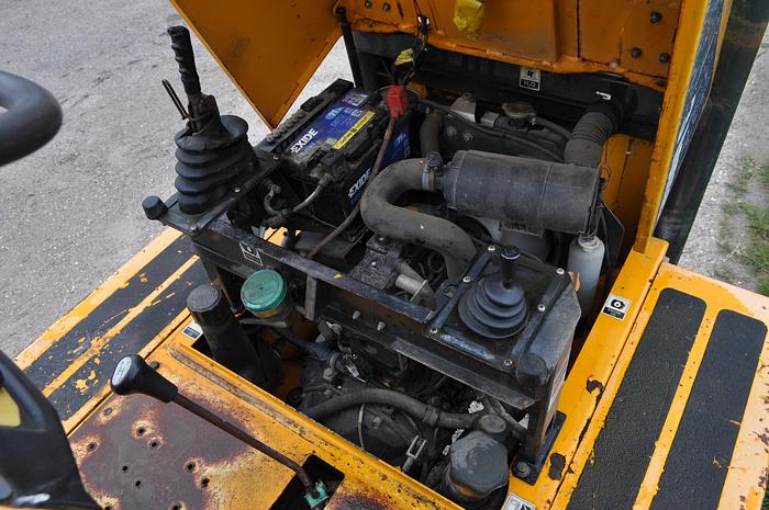 Used 2015 THWAITES 3 TONNE SWIVEL