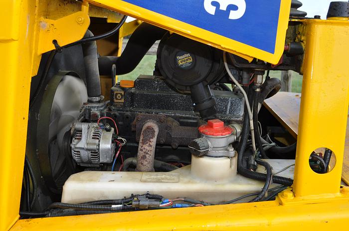 Used 2004 THWAITES 3 TONNE SWIVEL