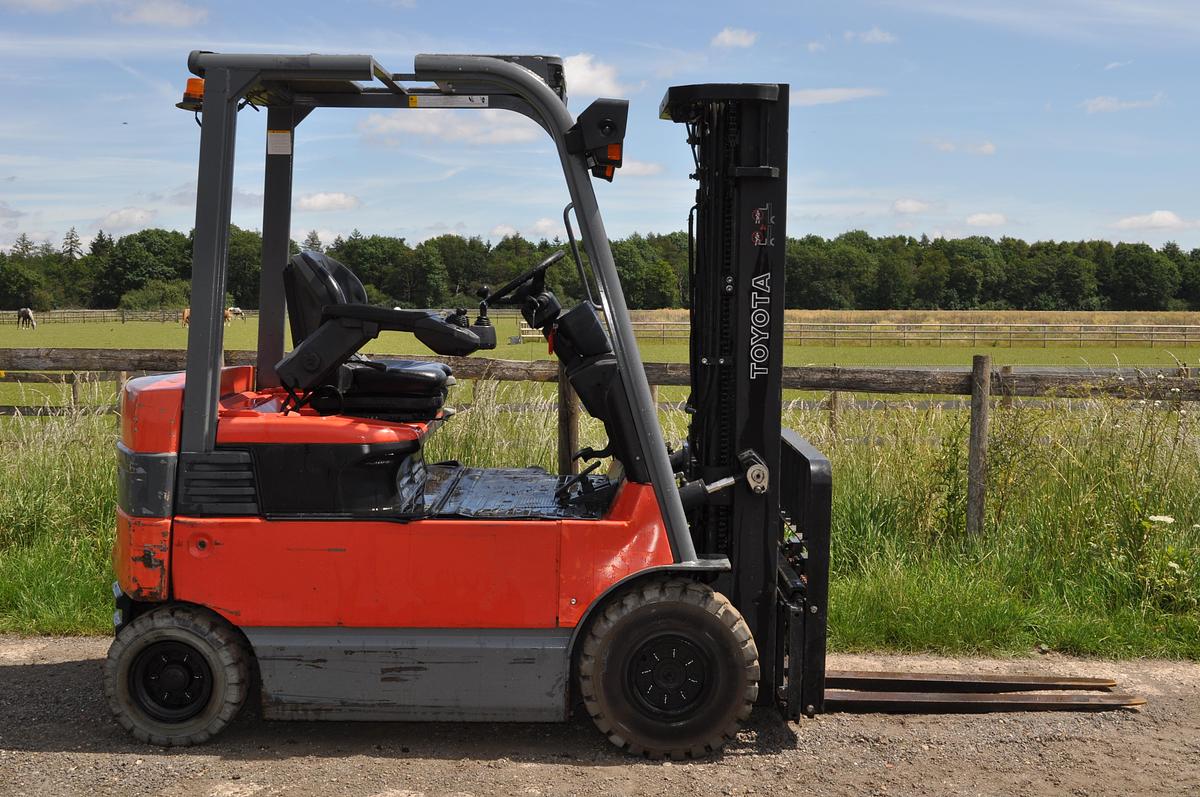 Used 2010 TOYOTA 7 FBMF 25