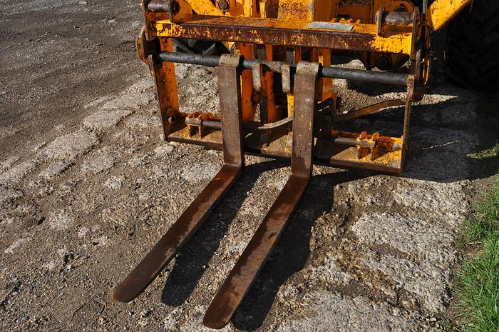 Used 2010 JCB 535-125