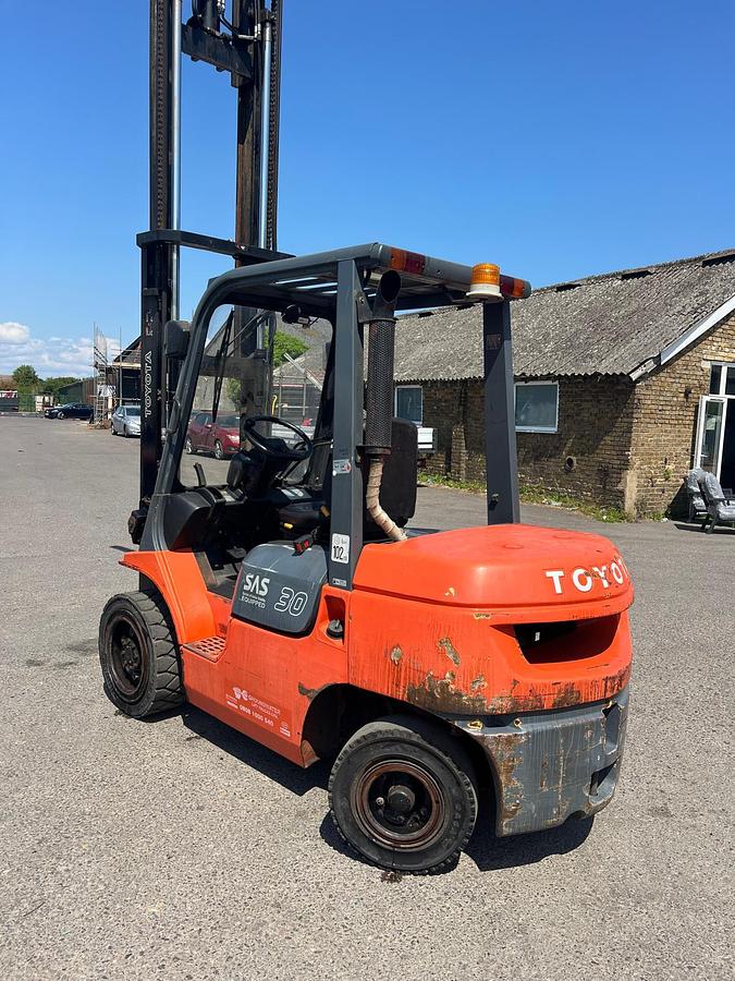 Used 2003 TOYOTA 02-7FDF30