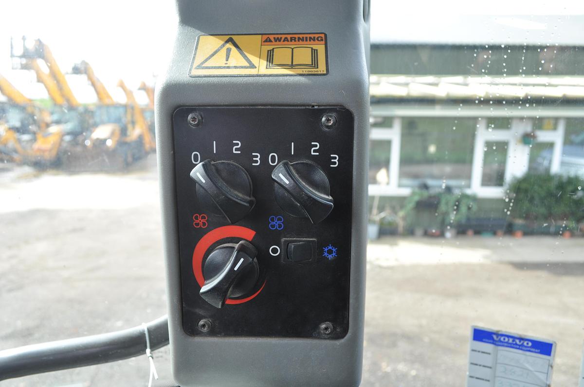 Used 2005 VOLVO BL71