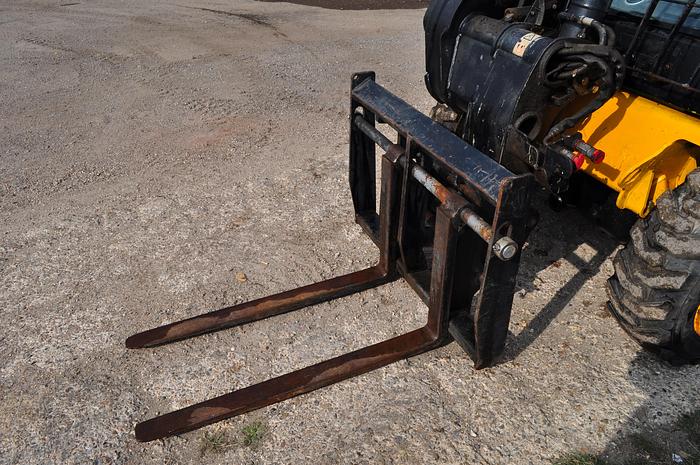 Used JCB 520-40