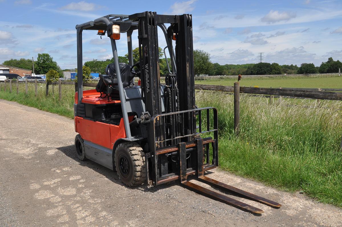 Used 2010 TOYOTA 7 FBMF 25