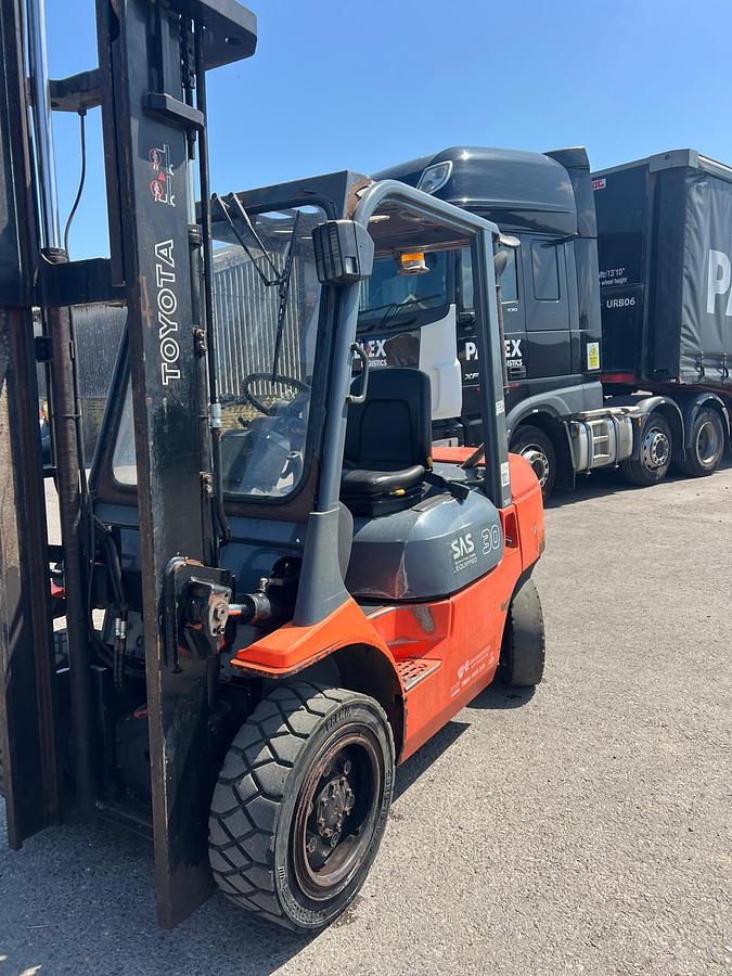 Used 2003 TOYOTA 02-7FDF30