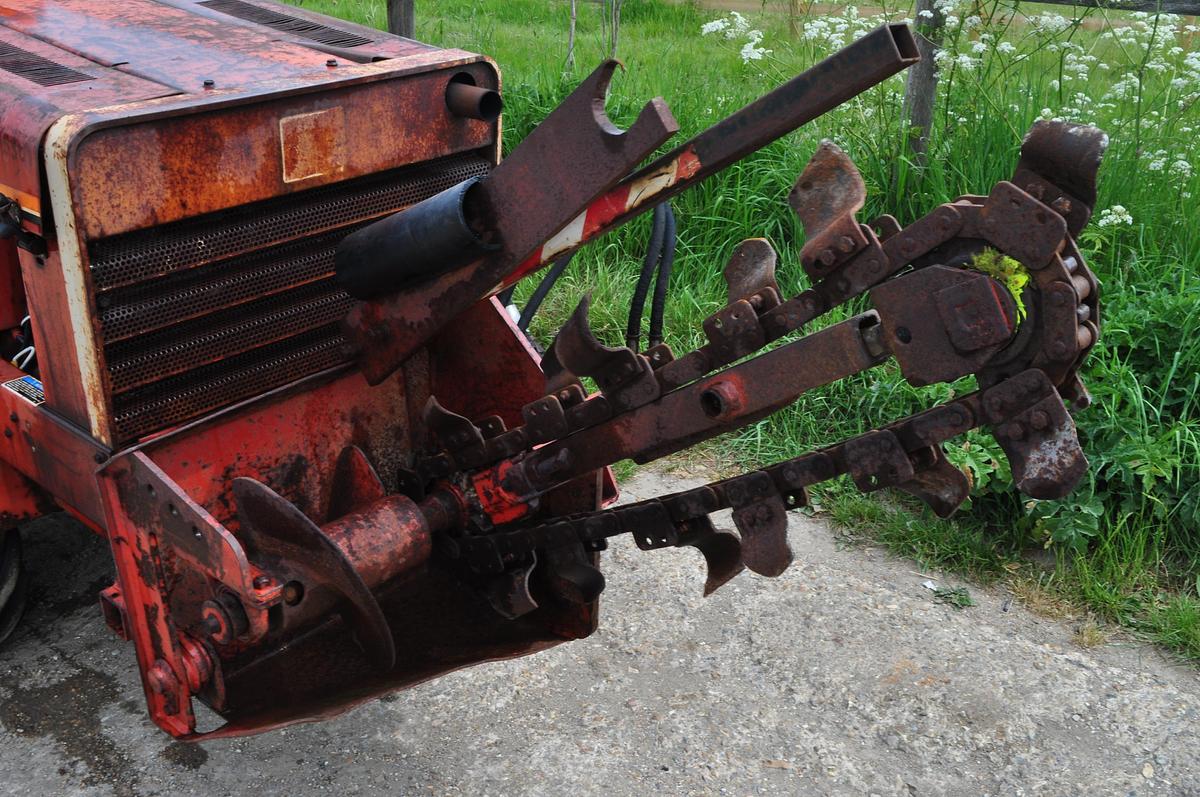Used DITCH WITCH 350SX DD VIBRATORY CABLE PLOW