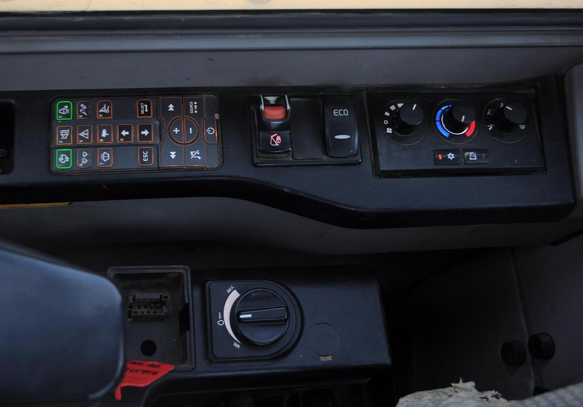 Used 2020 VOLVO ECR88D