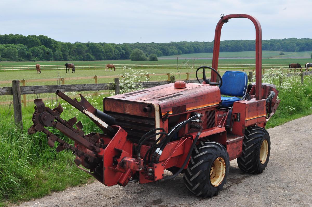 Used DITCH WITCH 350SX DD VIBRATORY CABLE PLOW
