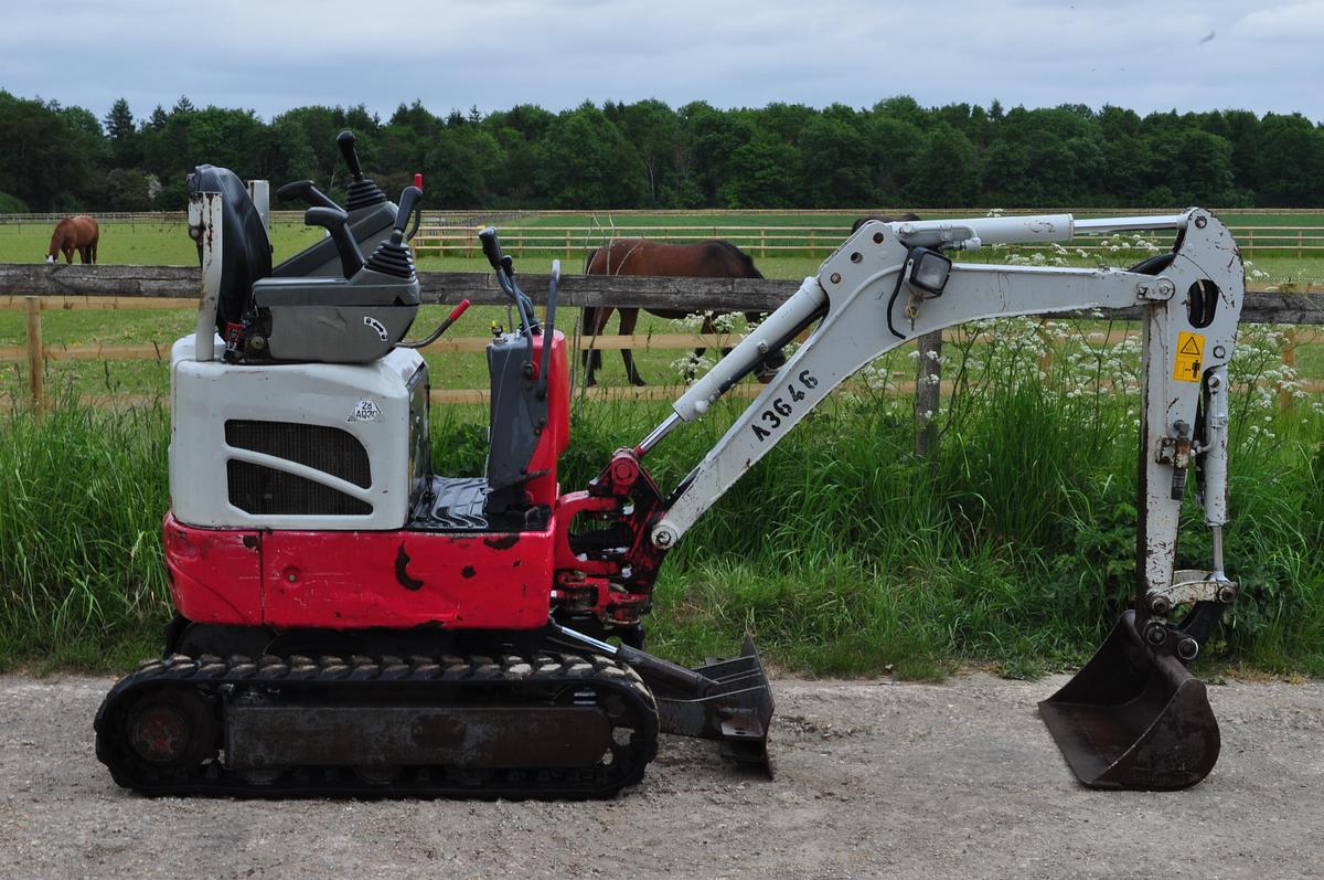 Used 2017 TAKEUCHI TB210R