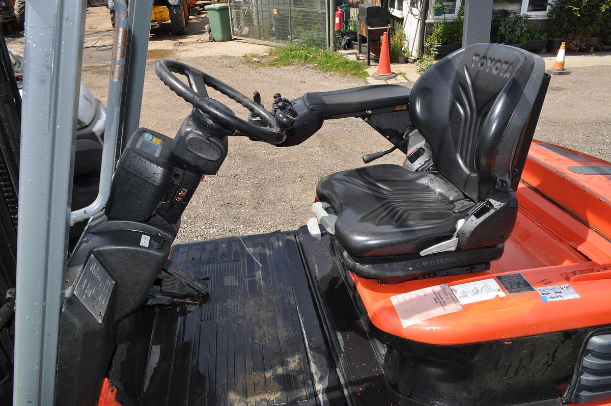 Used 2010 TOYOTA 7 FBMF 25