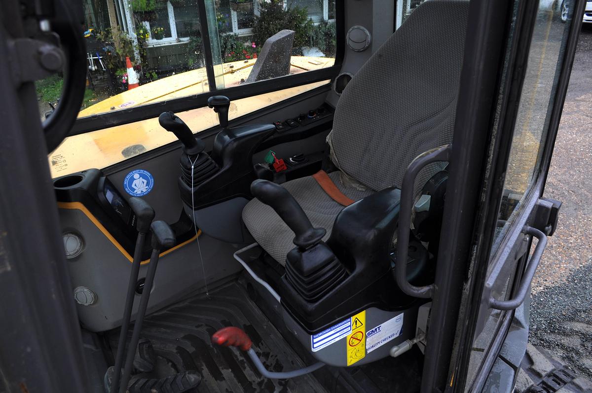 Used 2020 VOLVO ECR88D