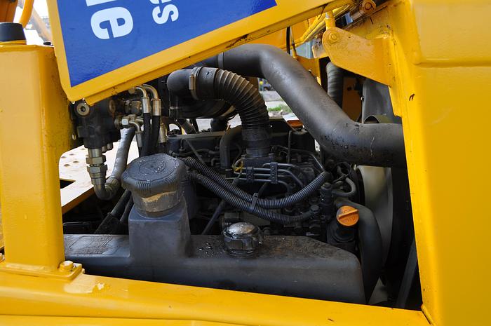 Used 2004 THWAITES 3 TONNE SWIVEL