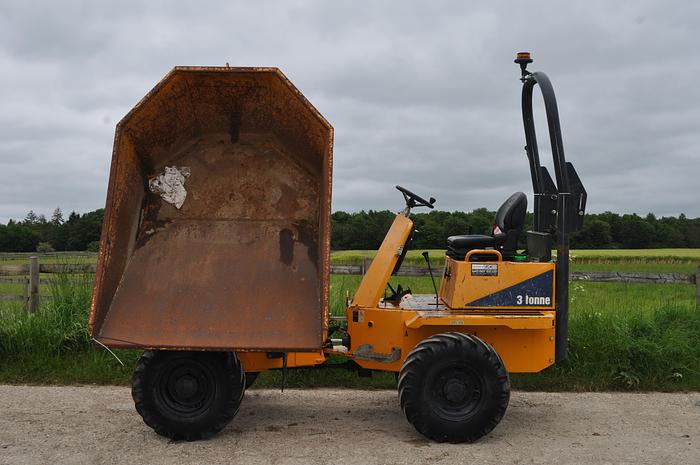 Used 2015 THWAITES 3 TONNE SWIVEL