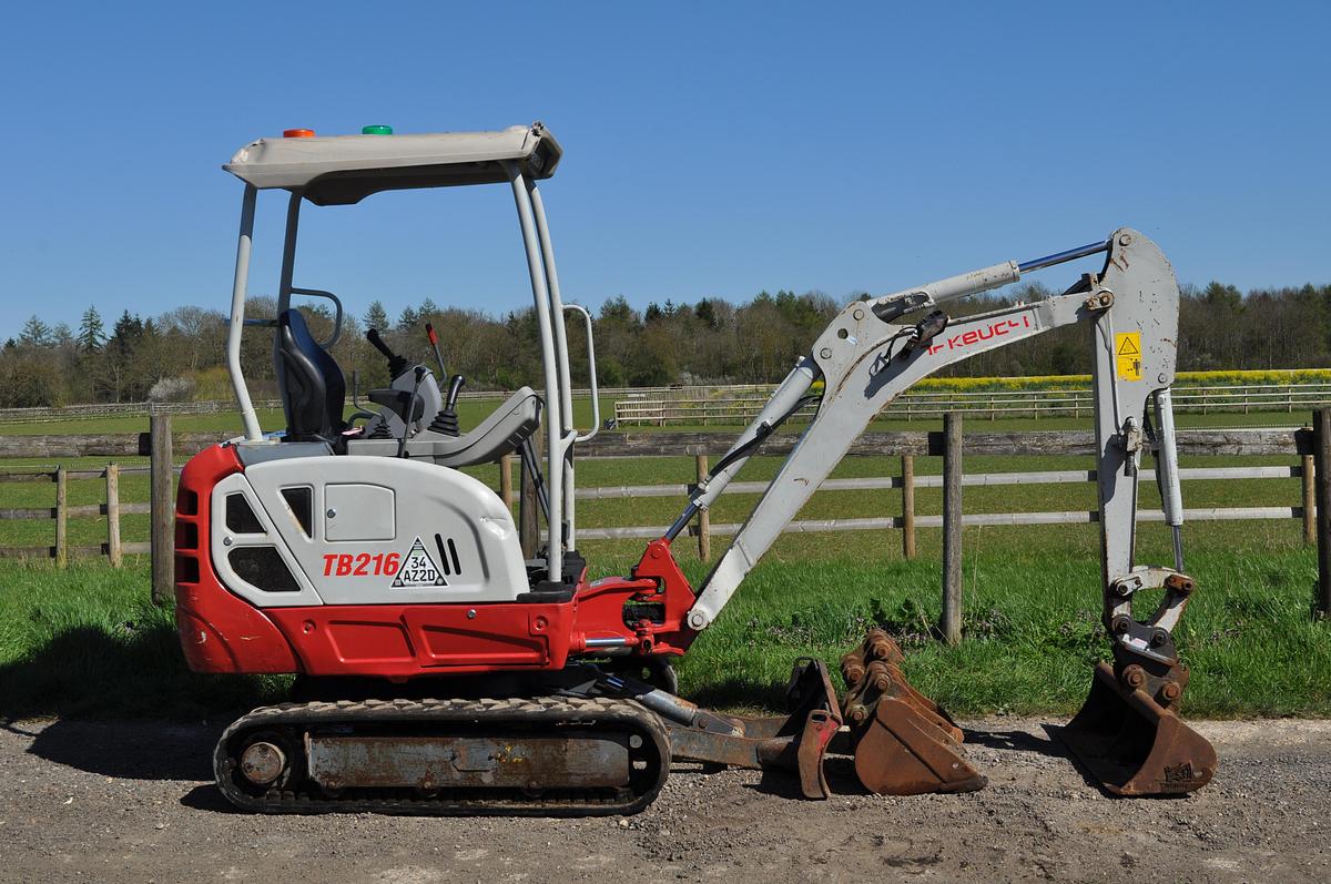 Used 2020 TAKEUCHI TB216
