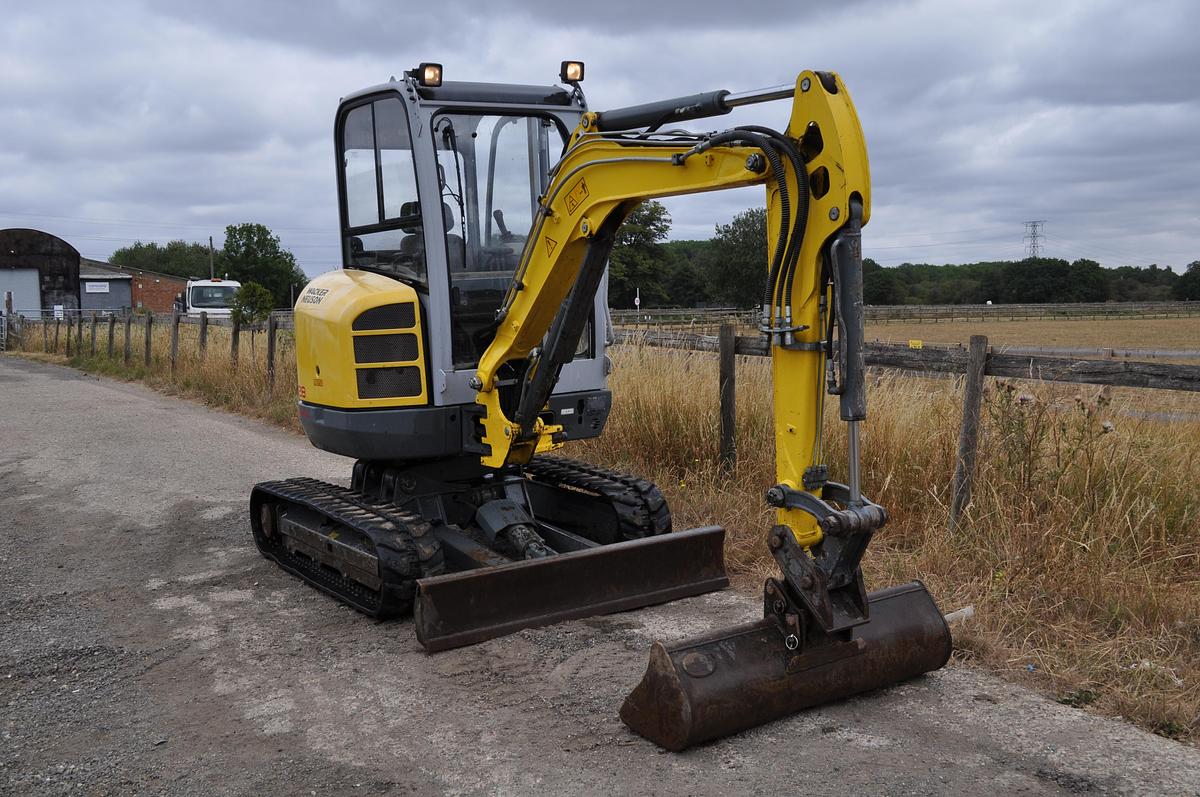Used 2017 WACKER NEUSON EZ28 W/ TILTING CAB
