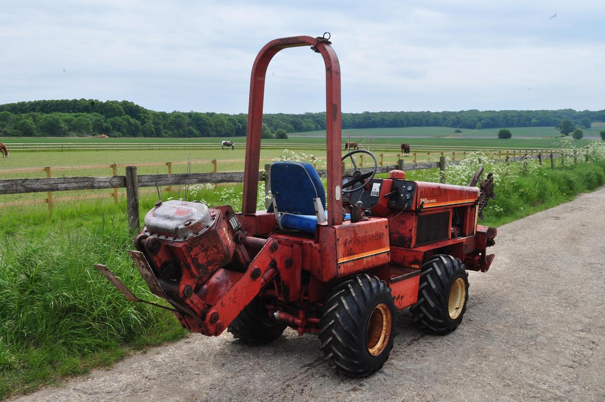 Used DITCH WITCH 350SX DD VIBRATORY CABLE PLOW