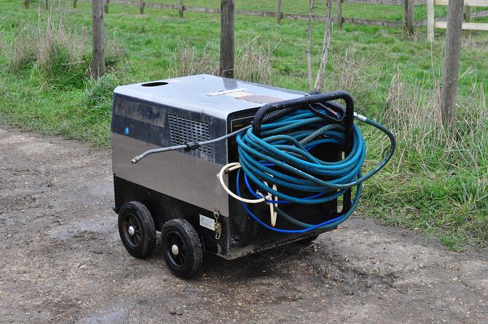 Used CLEANWELL 14-100 STEAM PRESSURE WASHER