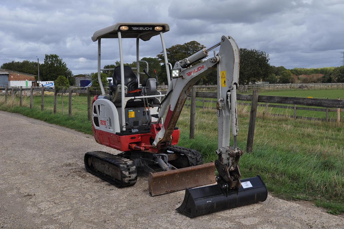 Used 2020 TAKEUCHI TB216