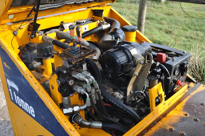 Used 2010 THWAITES MACH201 1T DUMPER