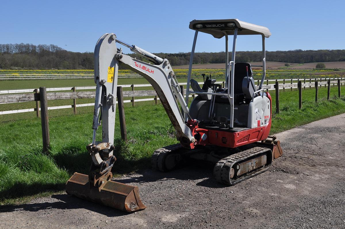 Used 2020 TAKEUCHI TB216