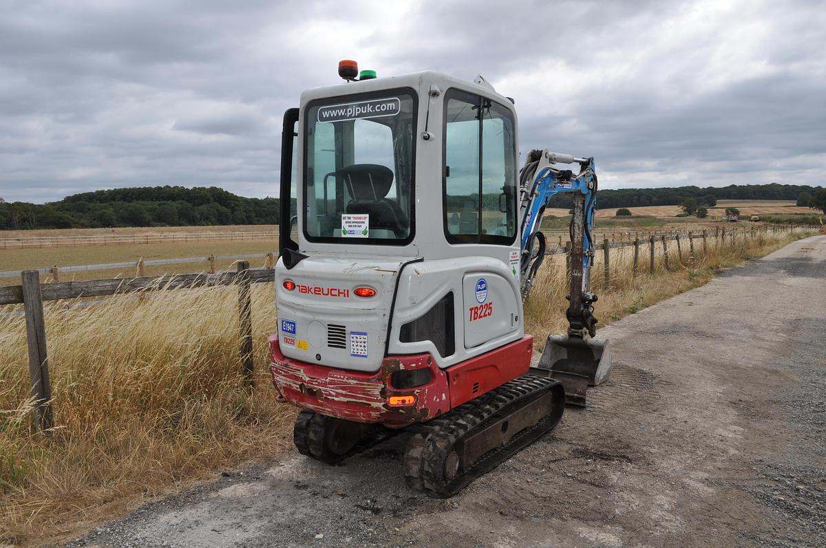 Used 2019 TAKEUCHI TB225