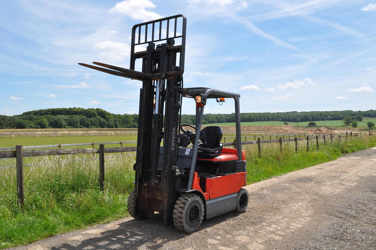 Used 2010 TOYOTA 7 FBMF 25