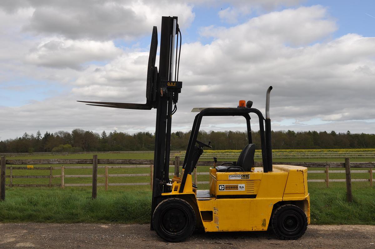 Used 1997 CATERPILLAR V60D SA