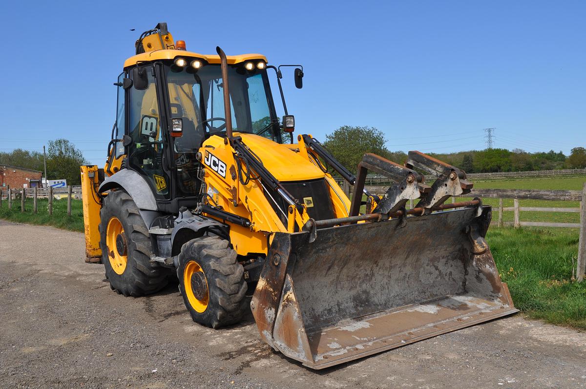 Used 2011 JCB 3CX SM