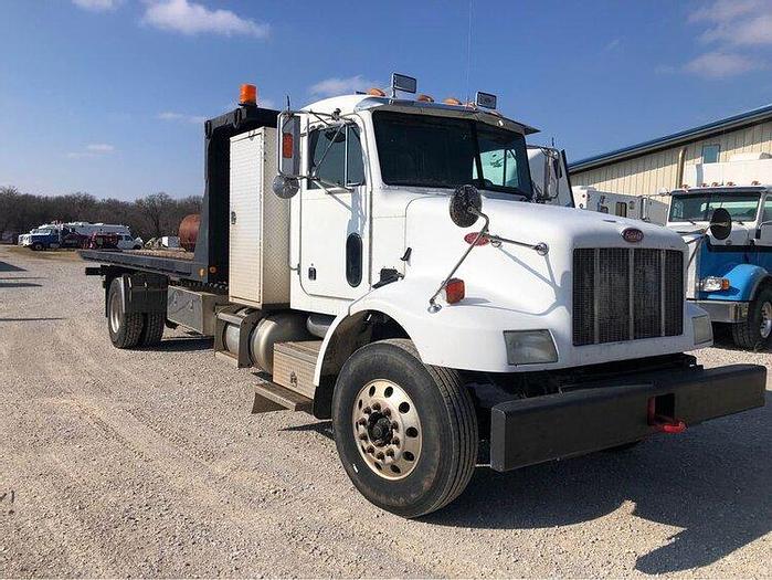Used 2002 Peterbilt 330 roll back