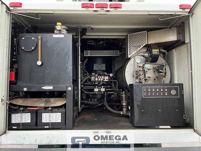 Used 1998 FMC LMD2000 Aircraft Deicer Truck