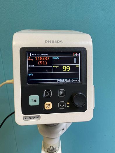 Used Philips SureSigns VS2+  Monitor auf Trolley mit Blutdruckmanschette