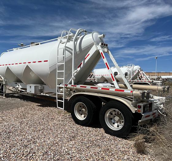 Used 1999 Fruehauf Pneumatic Trailer
