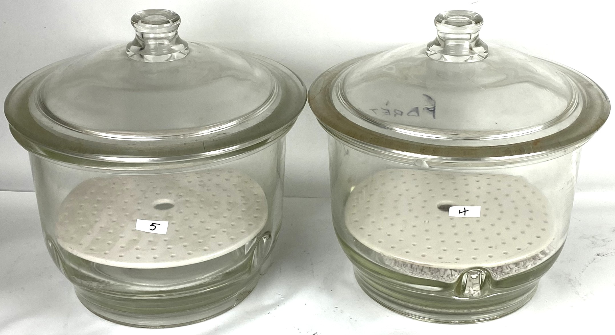 Used Corning PYREX 3081-250 (or Similar) Glass Desiccator with Coors Plate (10.5L)