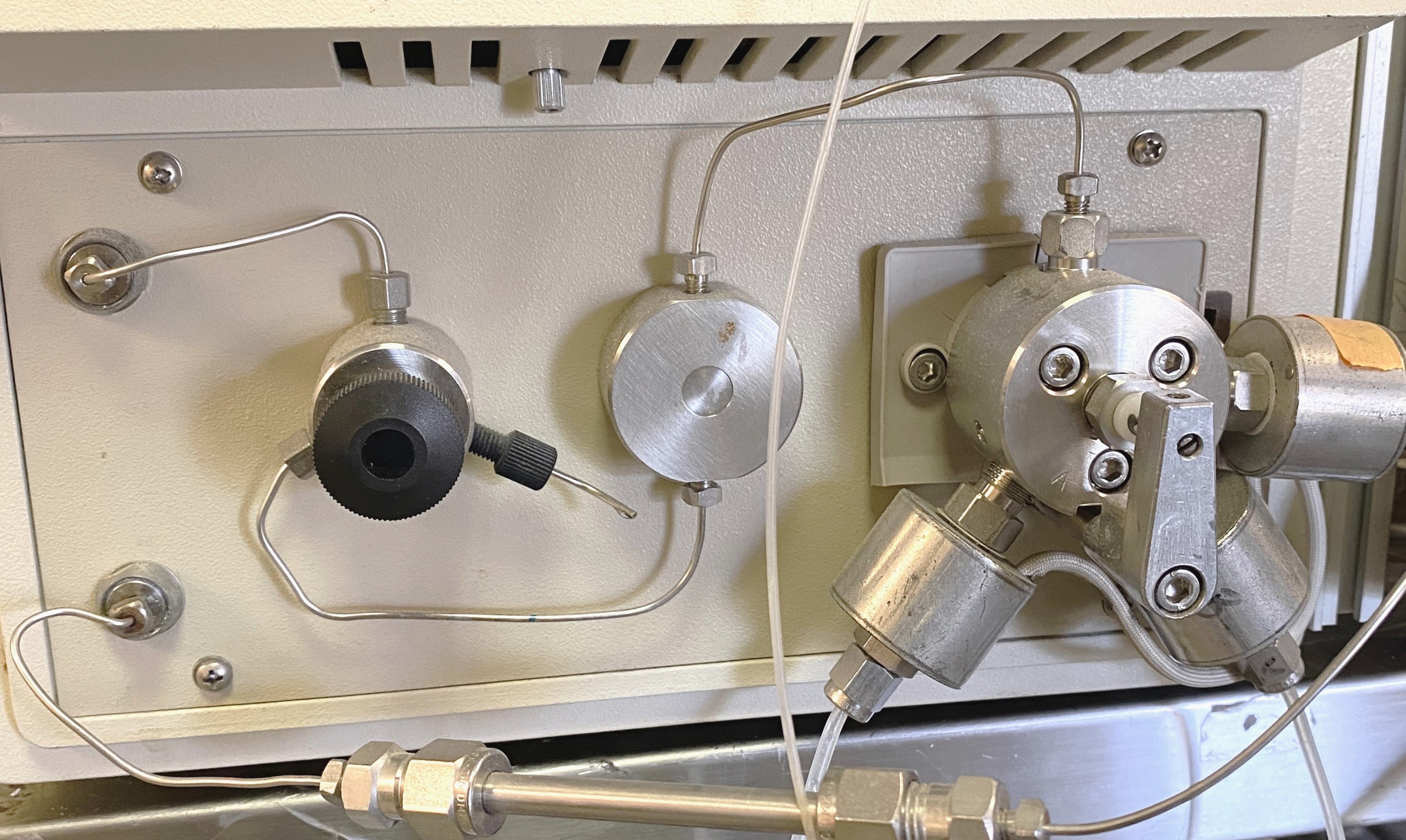 Used Varian 9000 Series UV-Visible HPLC System