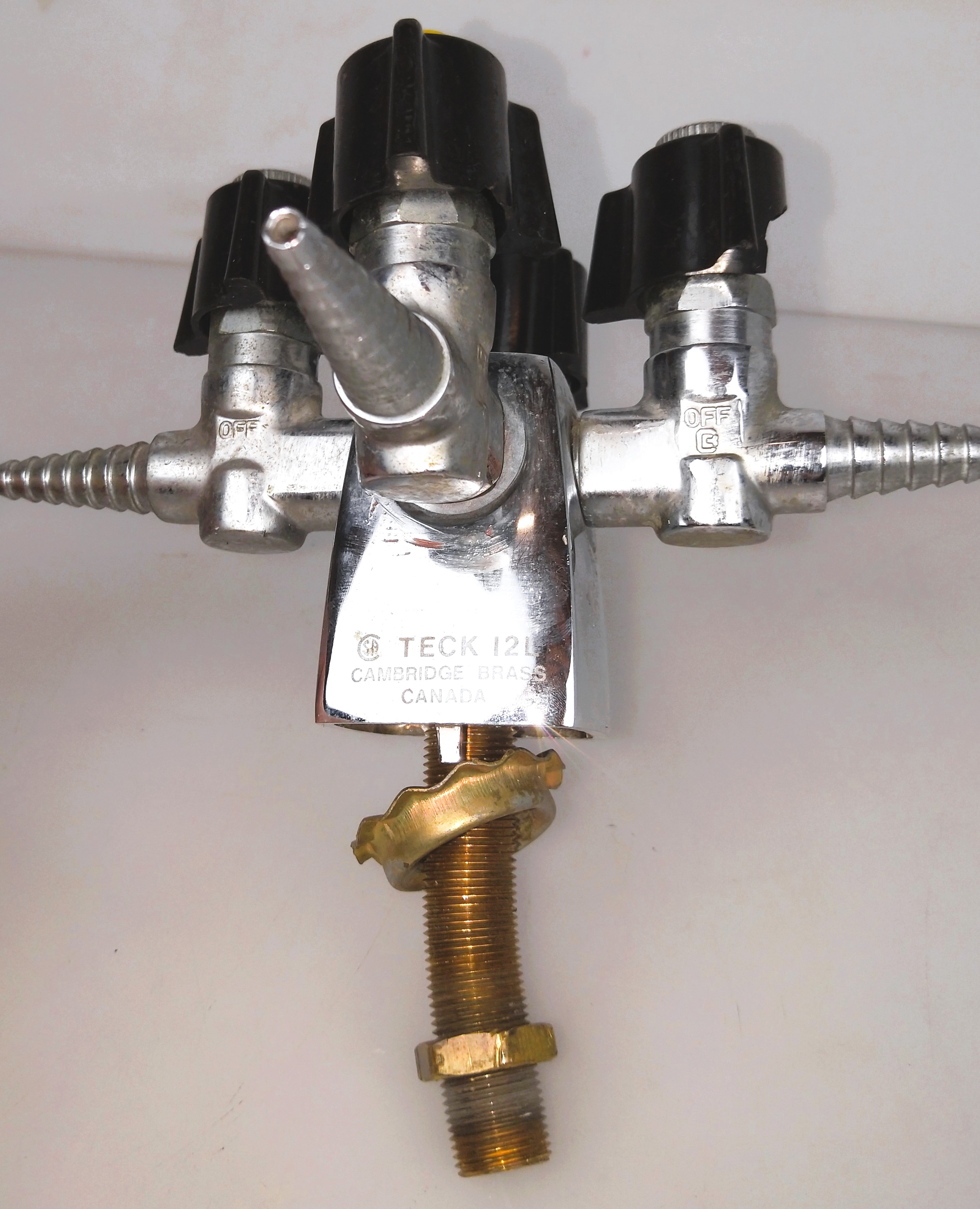 Used Deck-Mounted Turret with 4-Way Lab Gas Ball Valve