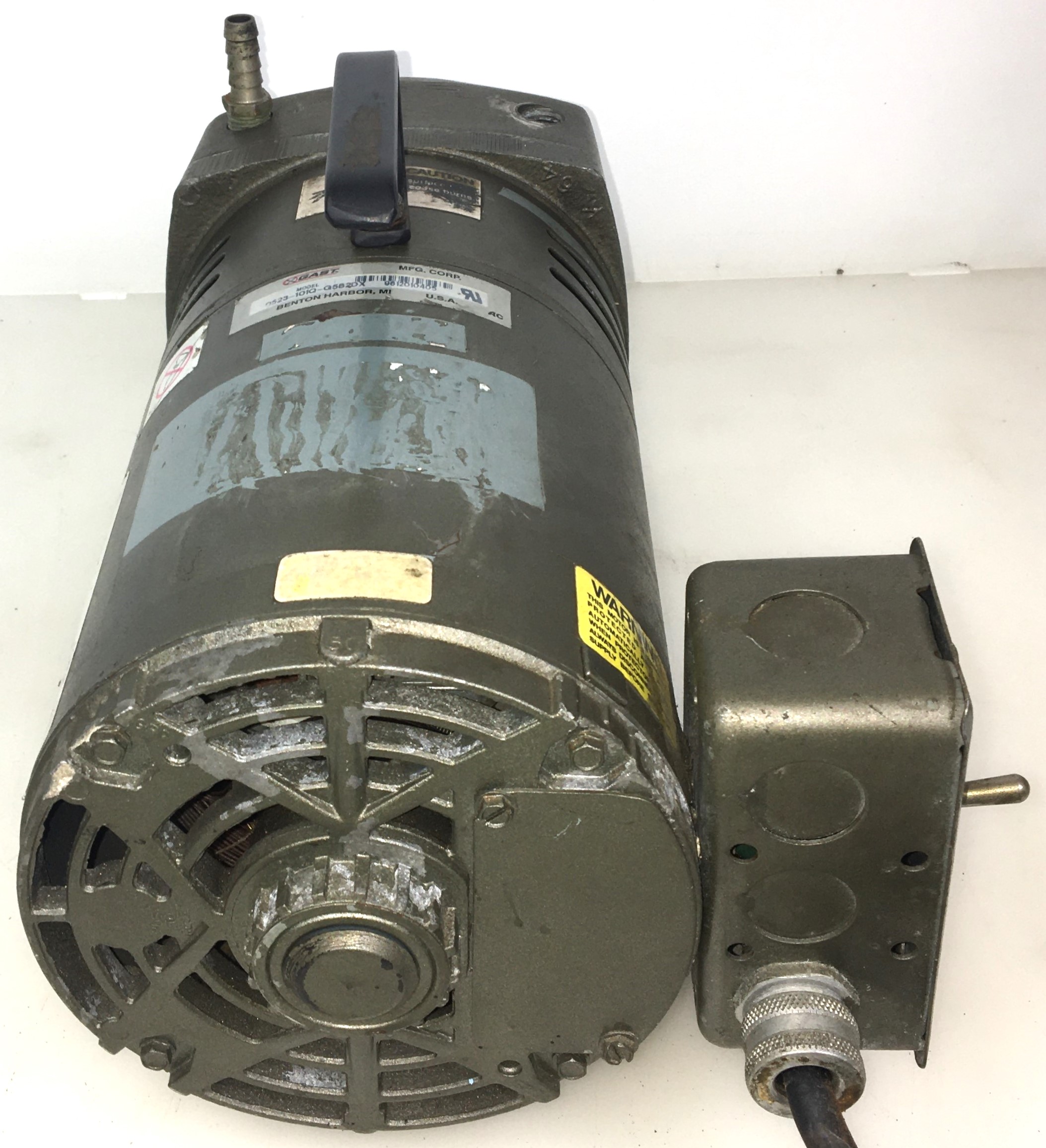 Used Gast 0523-101Q-G582DX Oil-Free Rotary Vacuum Pump - 5cfm