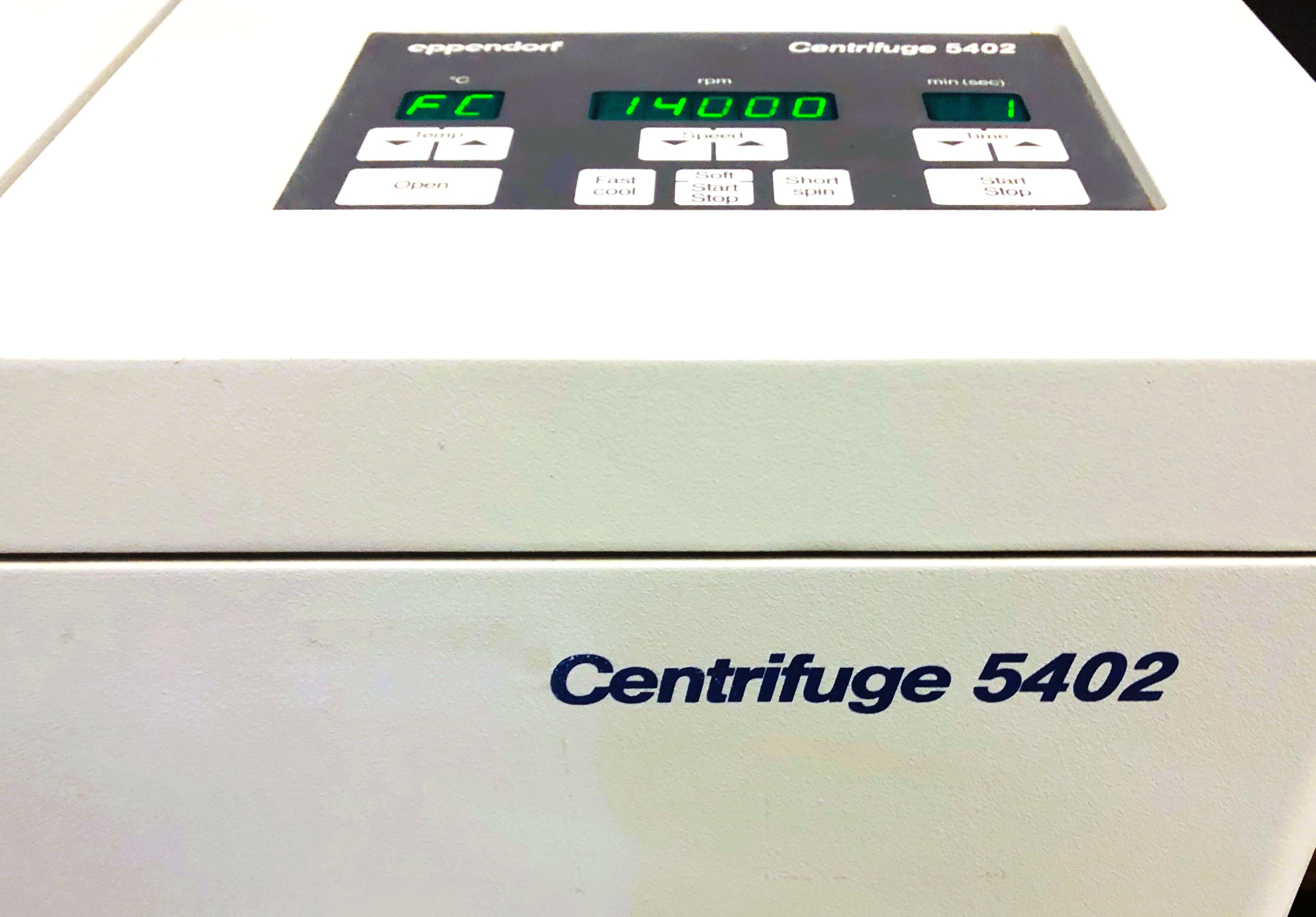 Used Eppendorf 5402 Refrigerated Microcentrifuge with FA-45-18-11 Rotor (18 x 1.5/2mL)