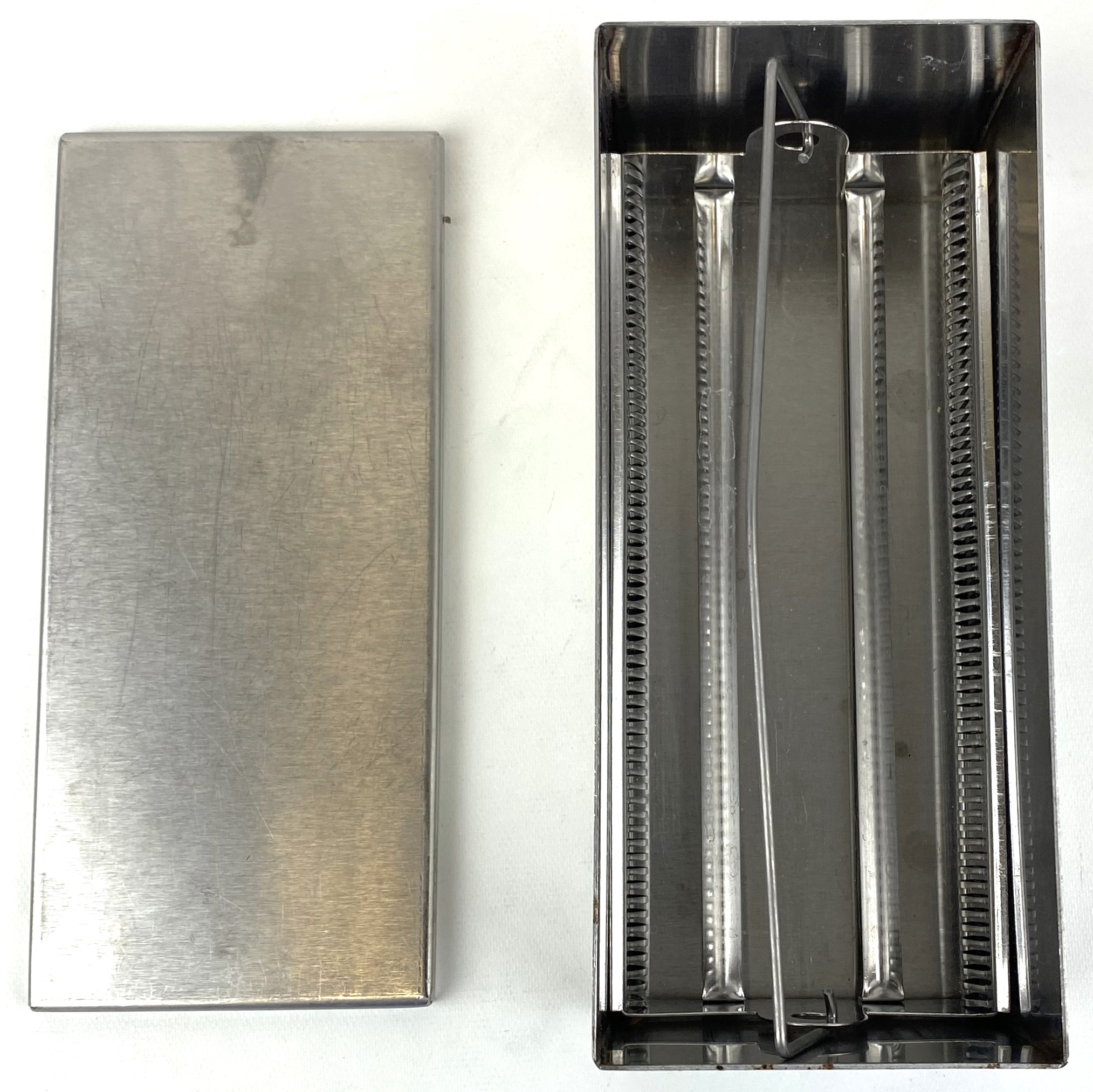 Used Eisco BI0106B Aluminum Staining Rack (50 Slide)