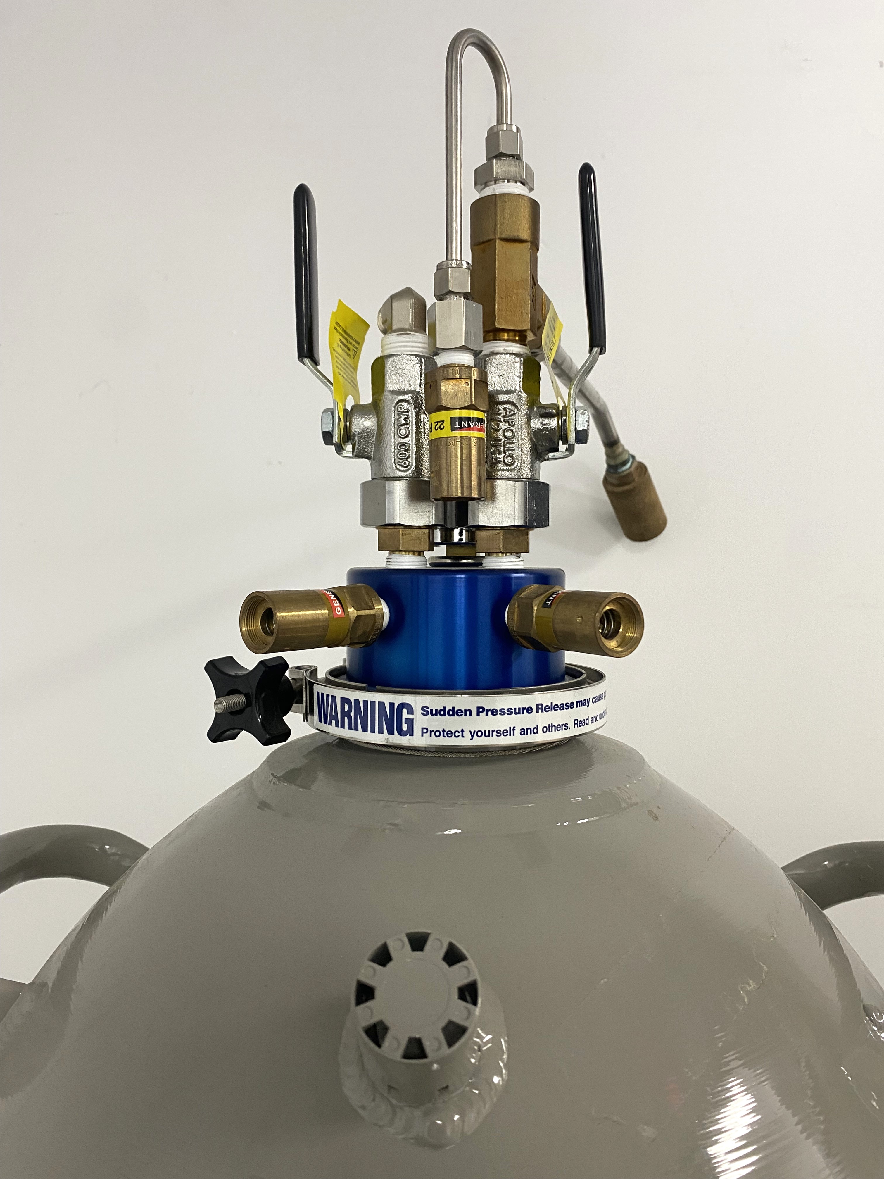 Used Worthington Industries LD35 liquid nitrogen dewar / cryogenic storage tank 35L
