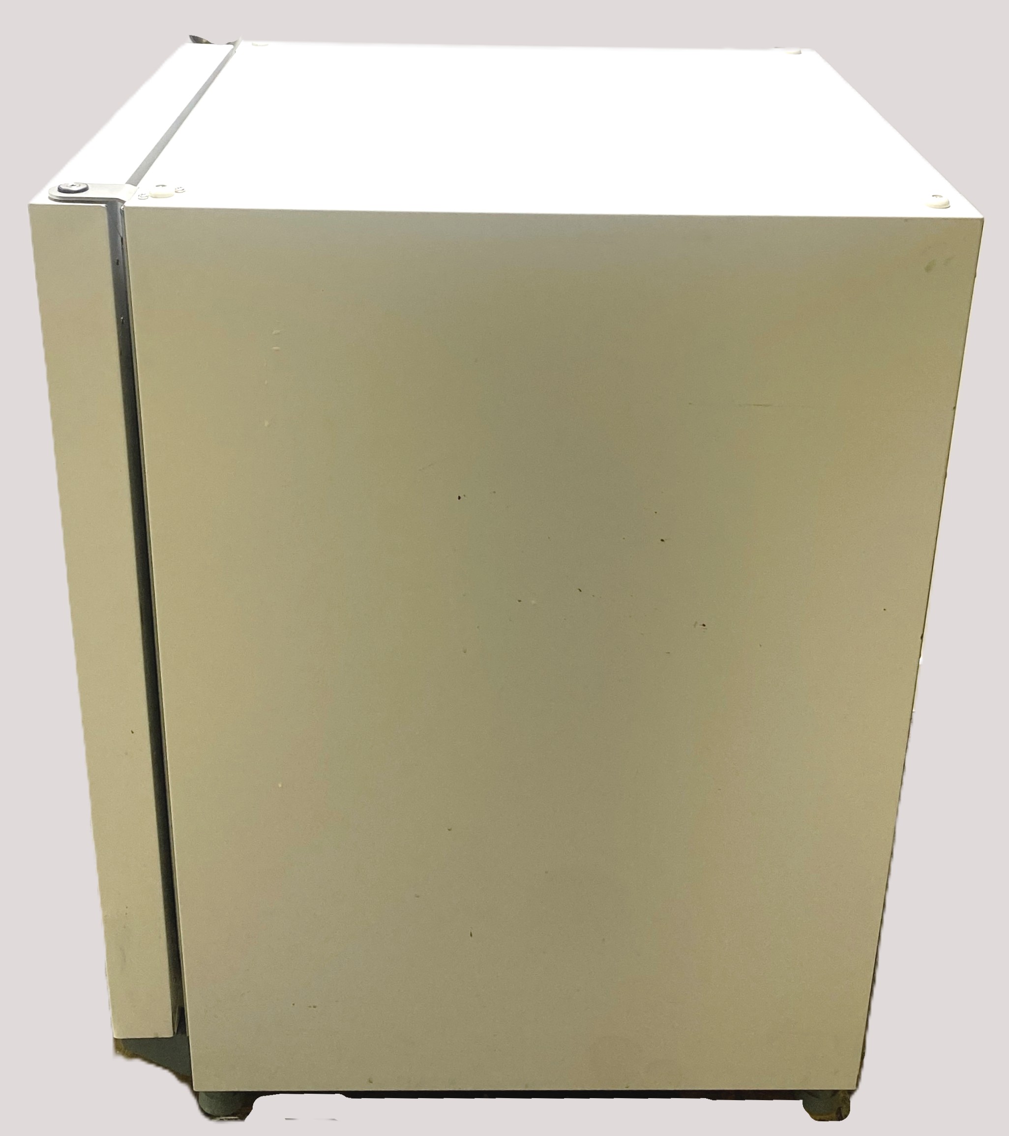 Used Thermo HeraTherm IMH 100  Forced-Air Incubator (3.67 Cu-Ft)