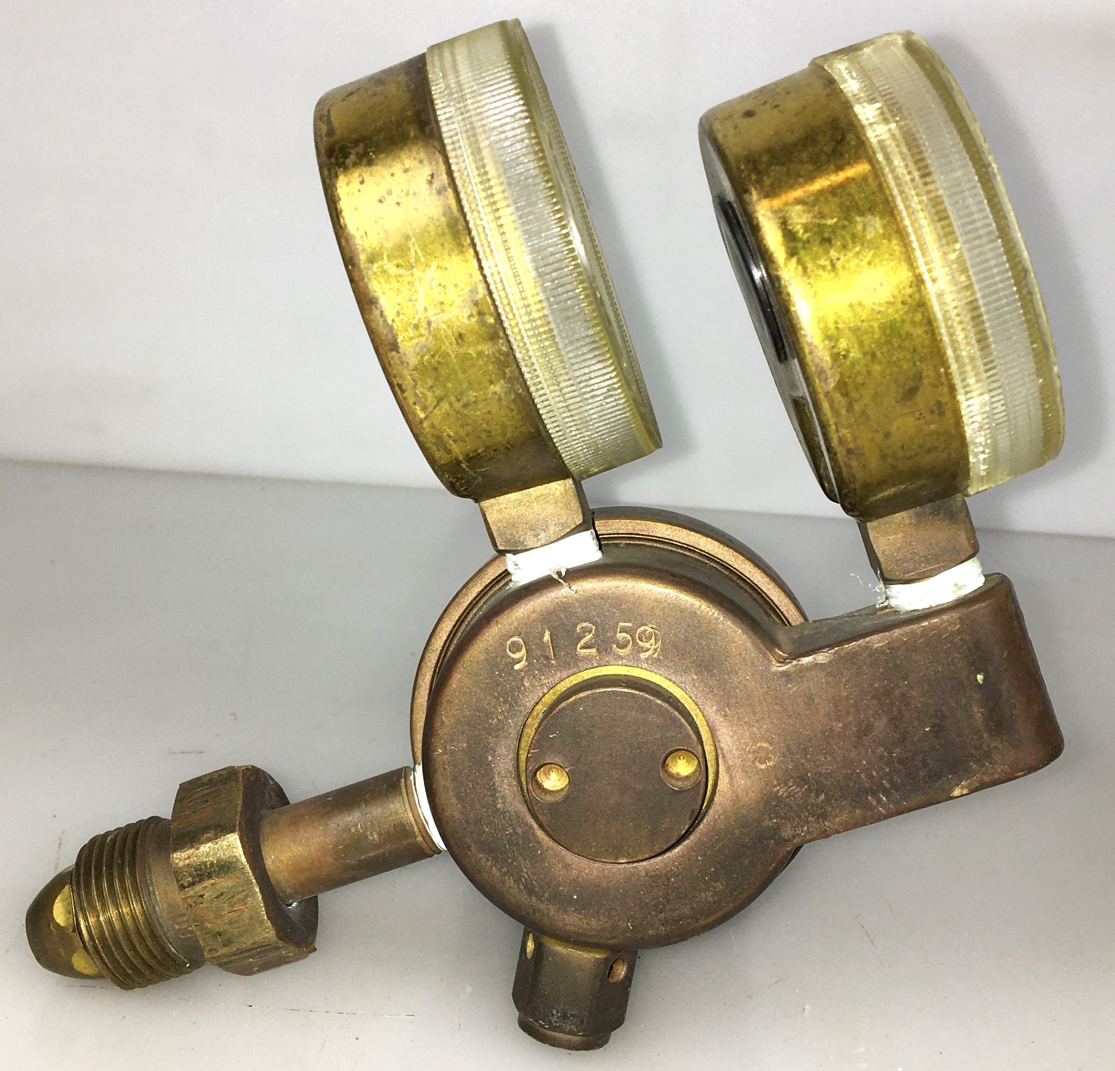 Used Liquid Air 141-N2-B98 Brass Nitrogen Regulator - CGA 580