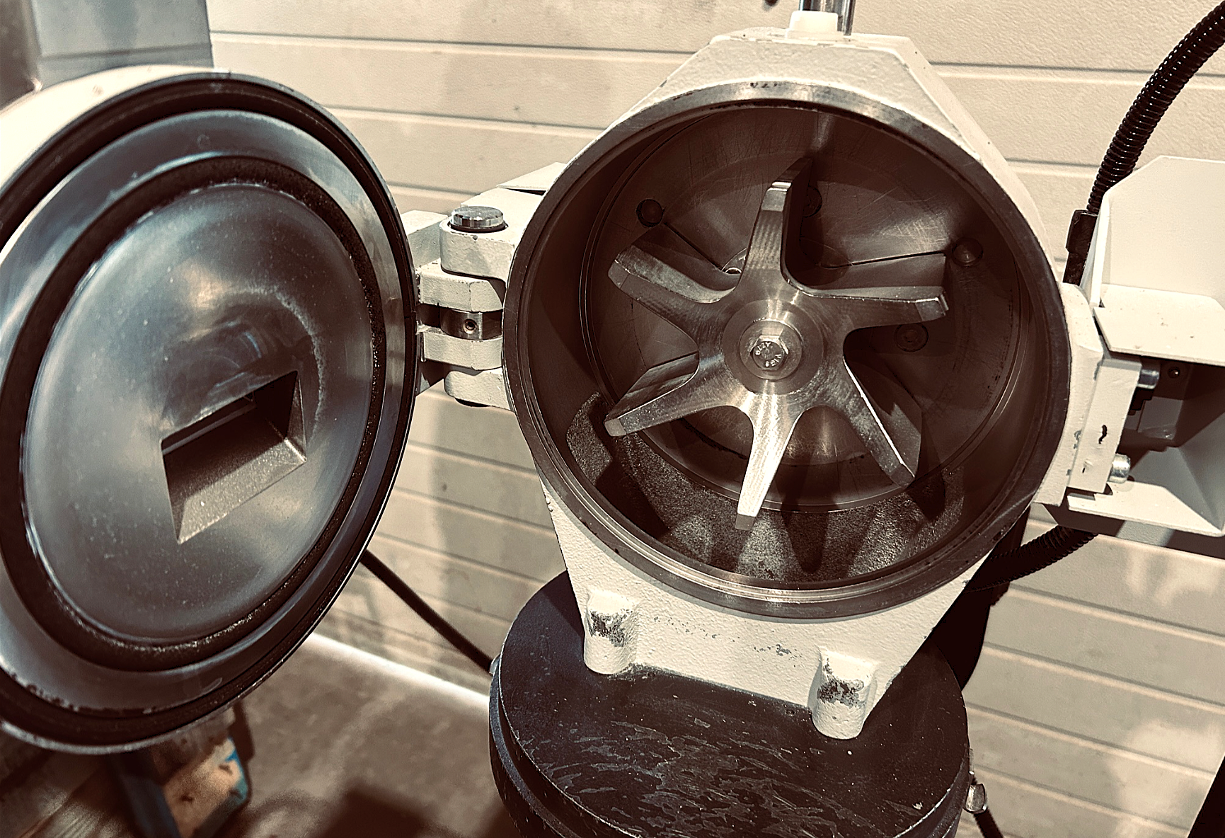 Used Retsch SR 300 Rotor Beater Mill