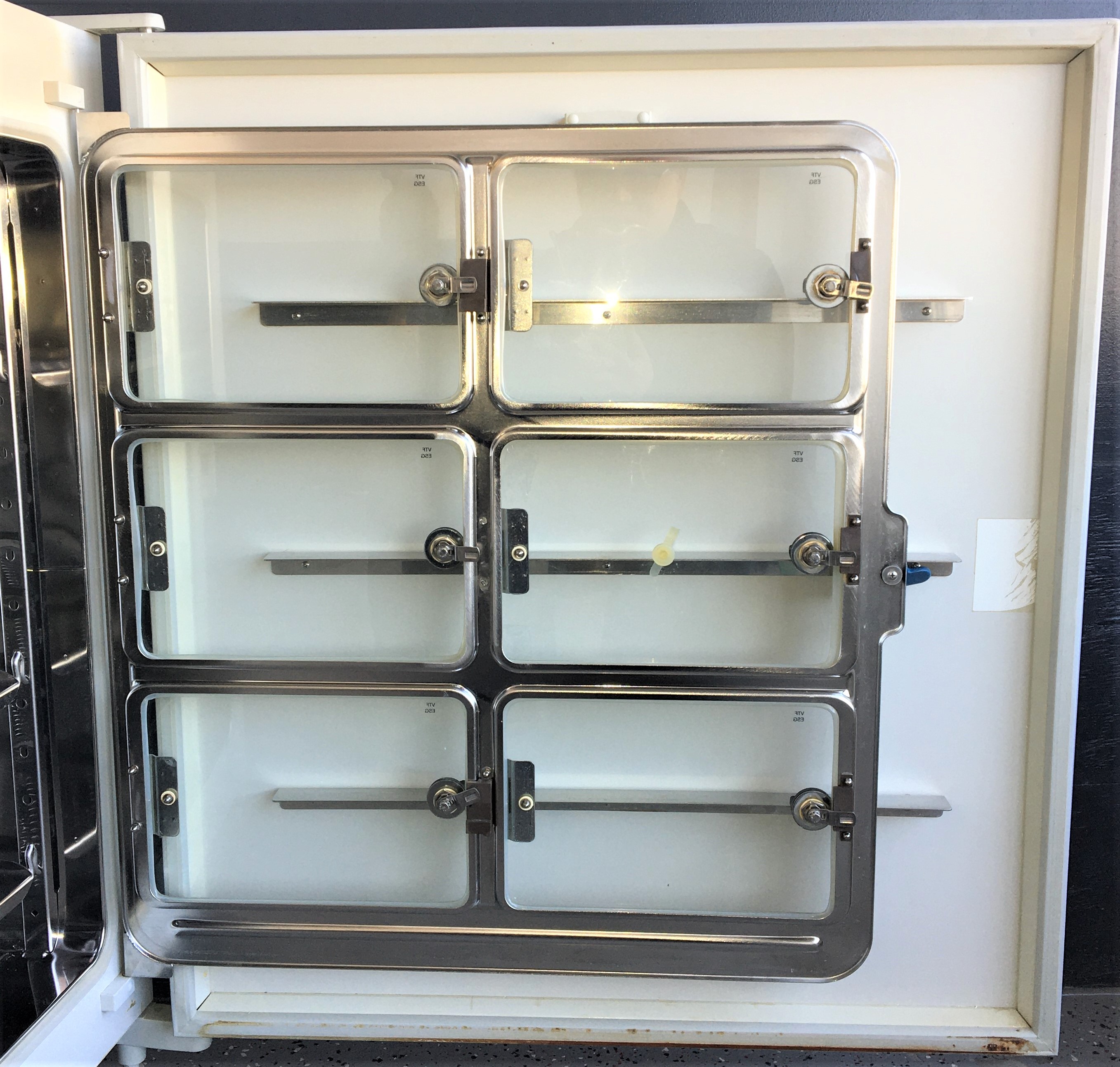 Used Heraeus HERAcell 240 CO2 Incubator - 8.4 Cu-Ft